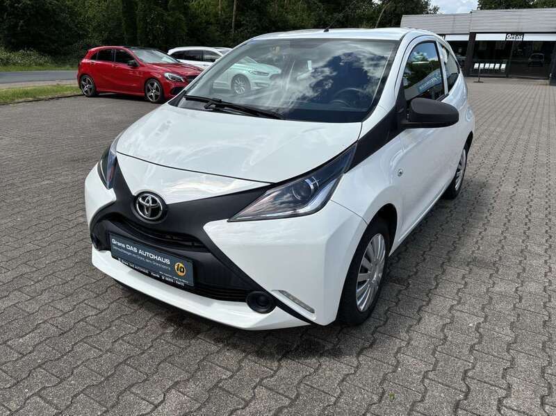 Weiß Gebraucht 2016 Toyota Aygo Kleinwagen | 5.990 € (Guter Preis) - Bild 1/4