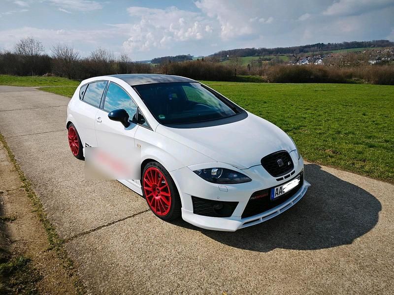 Weiß Gebraucht 2010 Cupra Leon Limousine | 10.000 € (Fairer Preis) - Bild 1/4