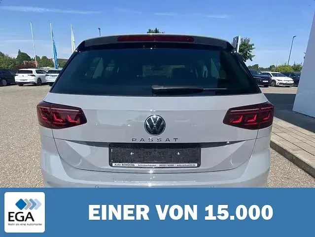 Gebraucht VW Passat Business 122 PS (89 kW) 2023 Grau Kombi