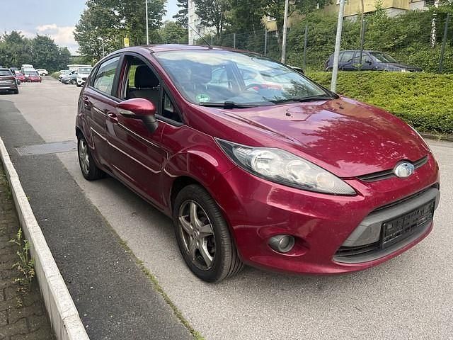 Gebraucht Ford Fiesta 90 PS (66 kW) 2009 Rot, metallic Kleinwagen
