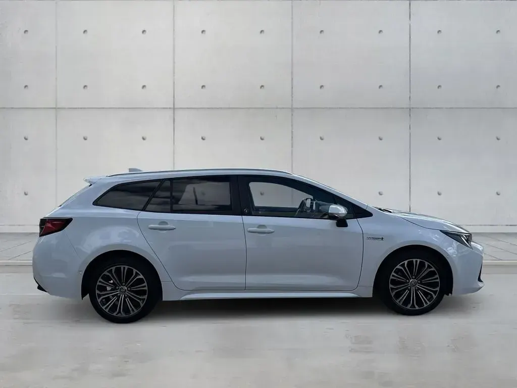 Gebraucht Toyota Corolla Team 184 PS (135 kW) 2021 Schneeweiß Kombi