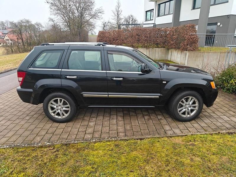 Gebraucht Jeep Grand Cherokee Overland 218 PS (160 kW) 2010 Schwarz SUV