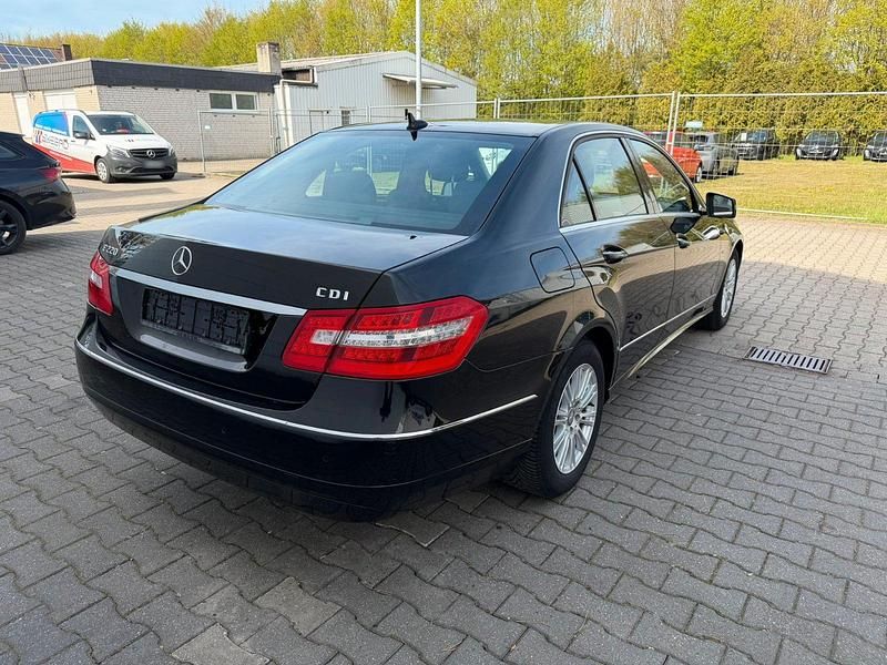 Gebraucht Mercedes E220 170 PS (125 kW) 2009 Schwarz Limousine
