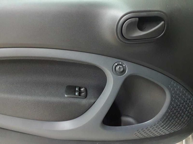 Gebraucht Smart ForTwo Coupé 60 kW (82 PS) 2022 Tridion sicherheitszelle in weiß Coupé