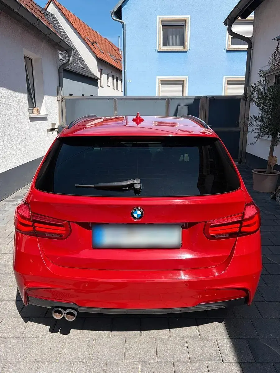 Gebraucht BMW 325 M Sport 224 PS (164 kW) 2017 Rot Kombi
