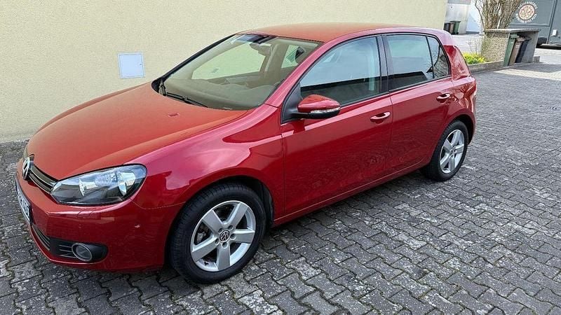 Gebraucht VW Golf VI Team 105 PS (77 kW) 2011 Orange Kleinwagen