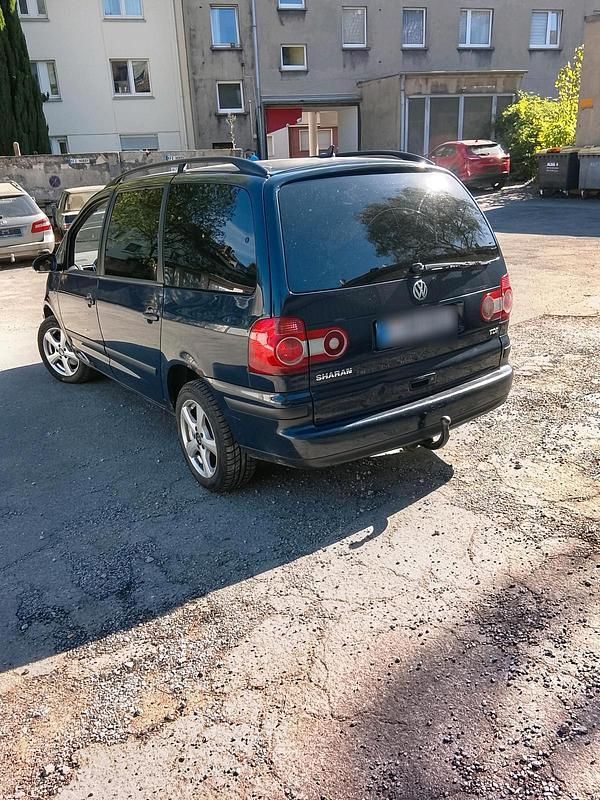 Second-hand VW Sharan 116 CP (85 kW) 2007 Albastru Monovolum