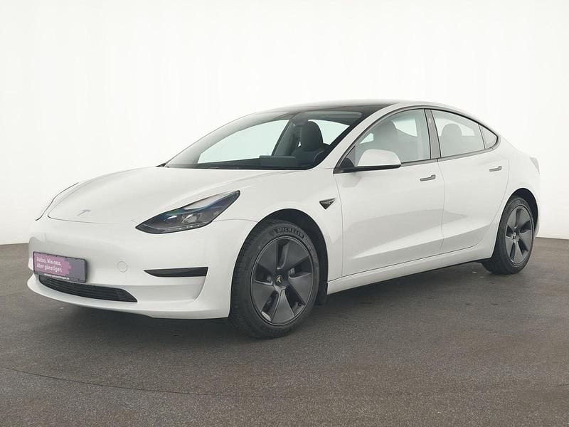 Weiss Gebraucht 2023 Tesla Model 3 Limousine | 31.245 € (Fairer Preis) - Bild 1/4