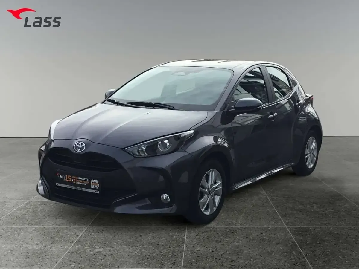 Gebraucht Toyota Yaris 116 PS (85 kW) 2025 Grau Kleinwagen