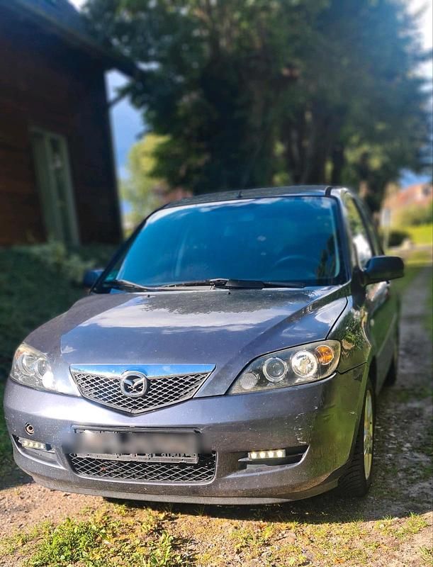 Grau Gebraucht 2007 Mazda 2 Kleinwagen | 799 € (Fairer Preis) - Bild 1/4
