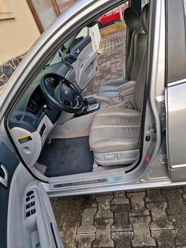 Gebraucht Hyundai Sonata 162 PS (119 kW) 2007 Grau Limousine
