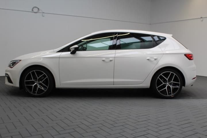 Używany Seat Leon FR 184 KM (135 kW) 2019 Biały Sedan/Limuzyna