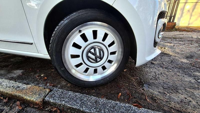 Second-hand VW up! Edition 75 CP (55 kW) 2012 Alb Hatchback