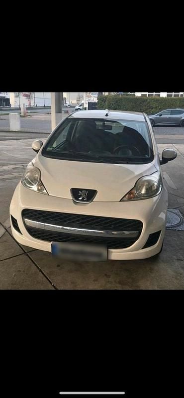 Gebraucht Peugeot 107 68 PS (50 kW) 2010 Weiß Kleinwagen