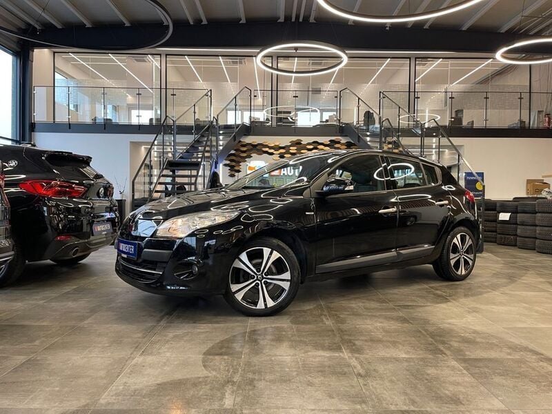 Schwarz Gebraucht 2011 Renault Mégane III Bose Edition Limousine | 3.799 € (Guter Preis) - Bild 1/4