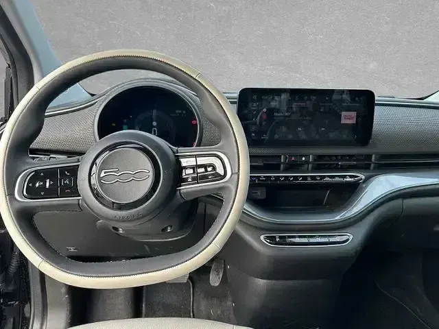 Gebraucht Fiat 500e La Prima 86 kW (118 PS) 2022 Schwarz Kleinwagen