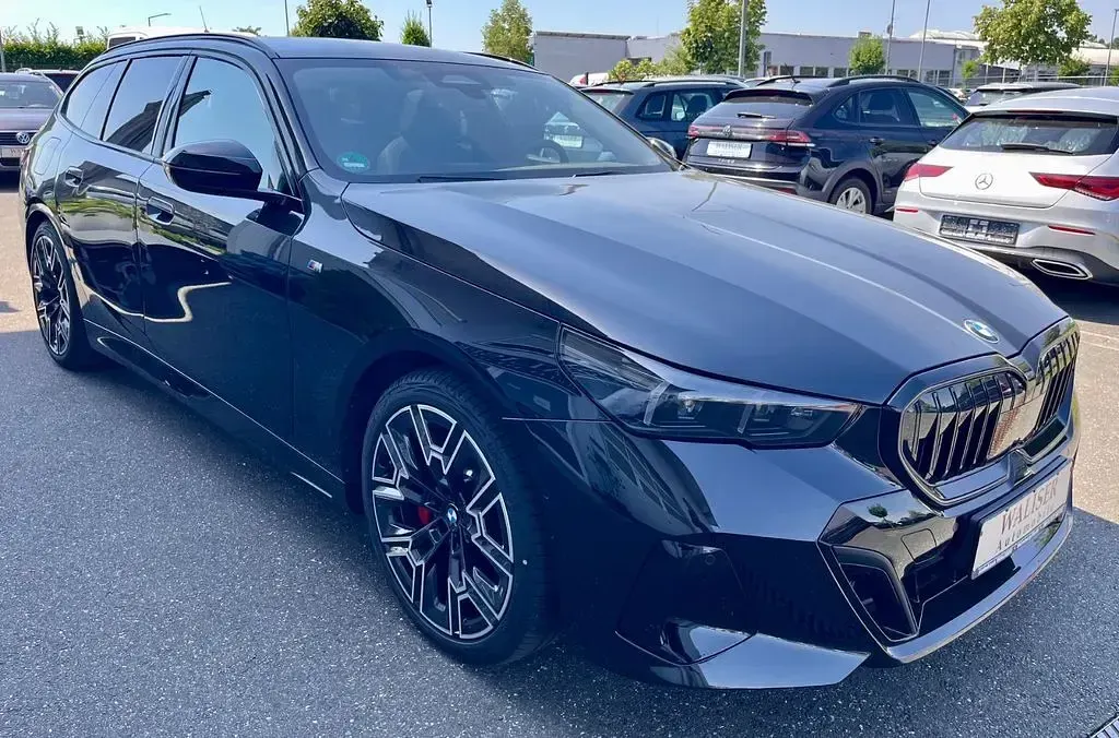 Gebraucht BMW 520 M Sport 197 PS (144 kW) 2025 Schwarz Kombi
