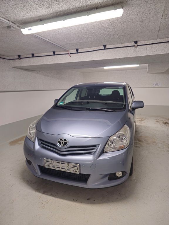 Silber Gebraucht 2012 Toyota Verso Multidrive S Van / Kleinbus | 8.900 € (Fairer Preis) - Bild 1/4