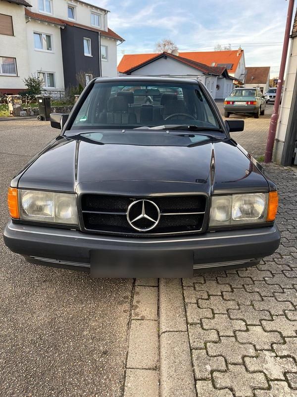 Gebraucht Mercedes 190 109 PS (80 kW) 1990 Schwarz Limousine