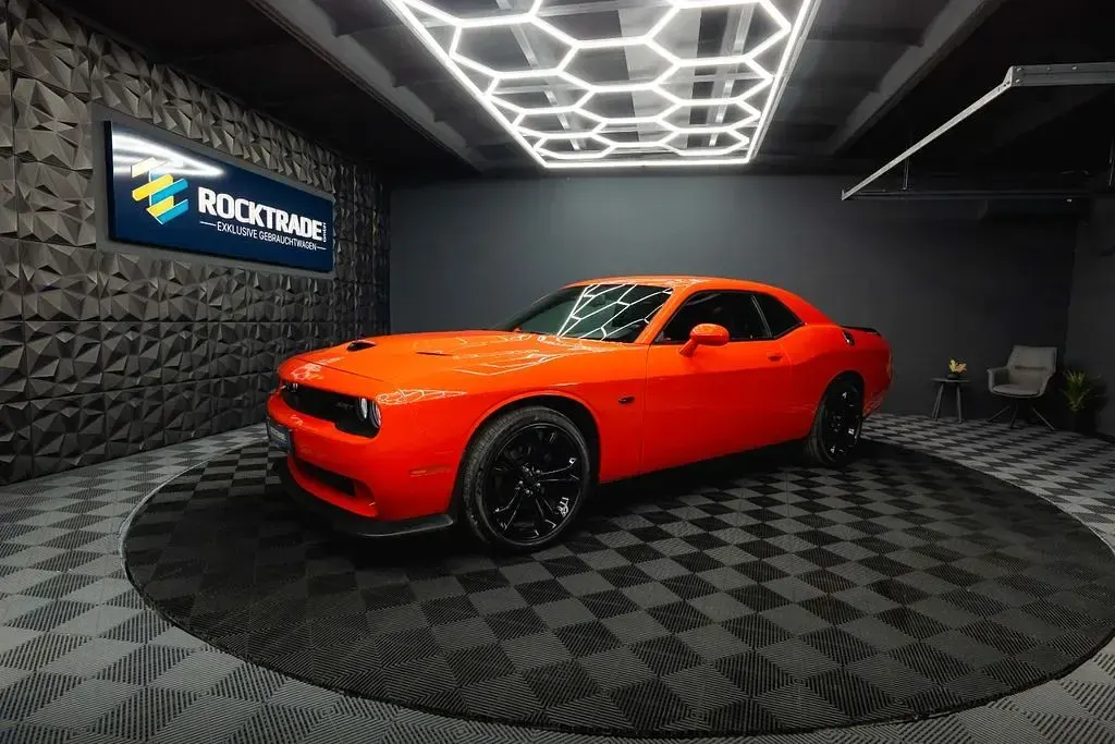 Second-hand Dodge Challenger 309 CP (227 kW) 2018 Portocaliu Coupe