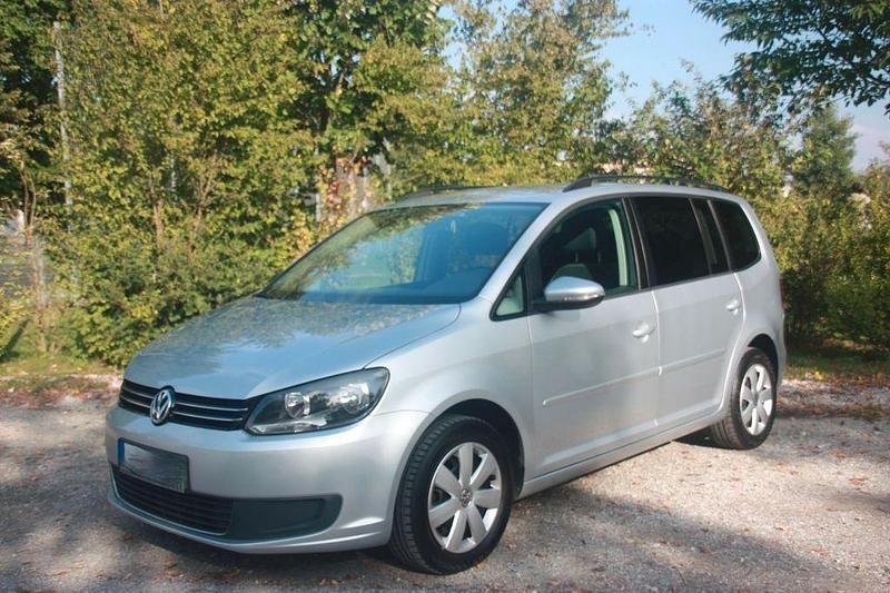Silber Gebraucht 2014 VW Touran Comfortline Van / Kleinbus | 8.500 € (Fairer Preis) - Bild 1/4