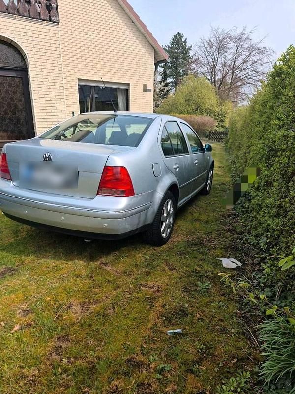 Second-hand VW Bora 102 CP (75 kW) 2004 Argintiu Berlinǎ