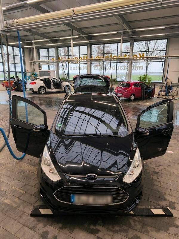 Schwarz Gebraucht 2012 Ford B-MAX Van / Kleinbus | 4.900 € (Teuer) - Bild 1/4