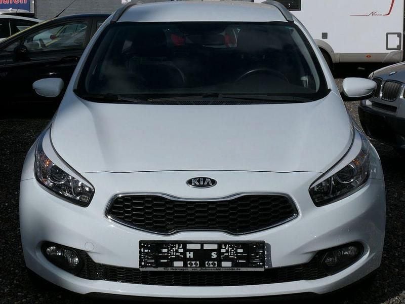 Gebraucht Kia Ceed 135 PS (99 kW) 2015 Weiß Kleinwagen
