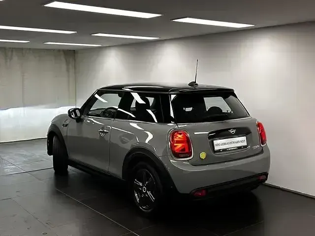 Gebraucht Mini Cooper SE Hatch 135 kW (184 PS) 2022 Moonwalk grey Kleinwagen