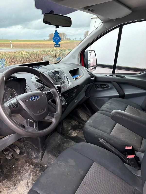 Gebraucht Ford Transit 105 PS (77 kW) 2018 Rot Limousine