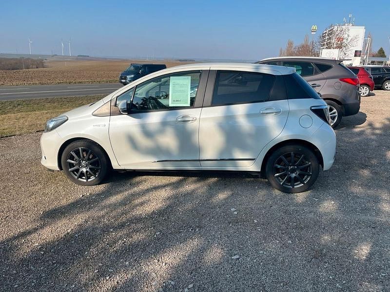 Gebraucht Toyota Yaris Edition 101 PS (74 kW) 2014 Weiß Kleinwagen
