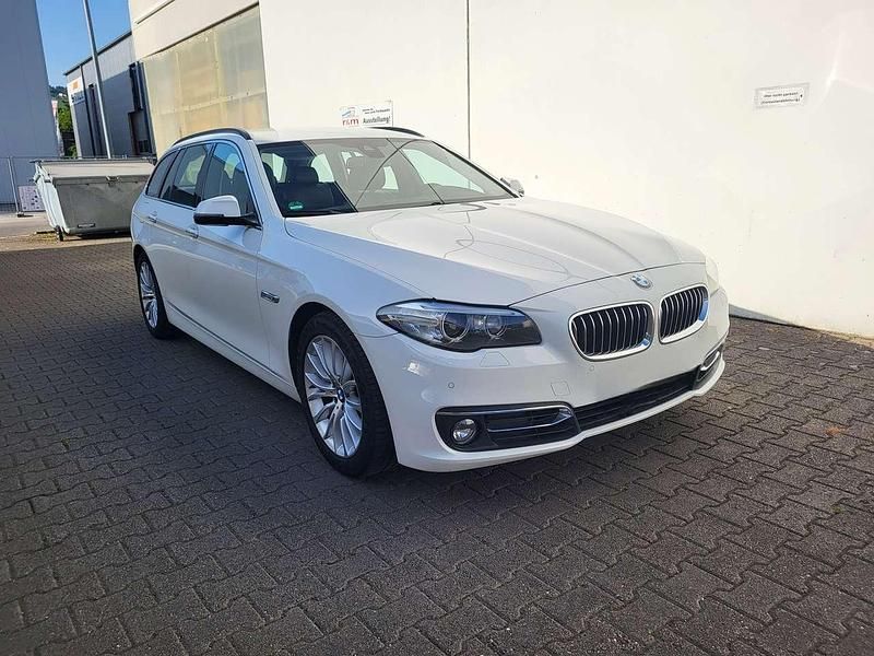 Weiß Gebraucht 2014 BMW 520 Luxury Line Kombi | 12.500 € (Guter Preis) - Bild 1/4