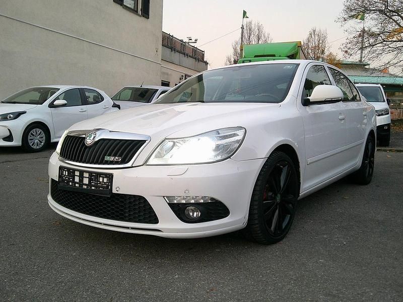 Weiß Gebraucht 2012 Skoda Octavia RS Limousine | 5.740 € (Superpreis) - Bild 1/4