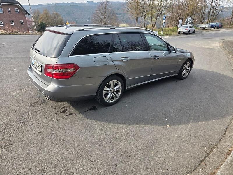 Gebraucht Mercedes E350 231 PS (169 kW) 2010 Grau Limousine