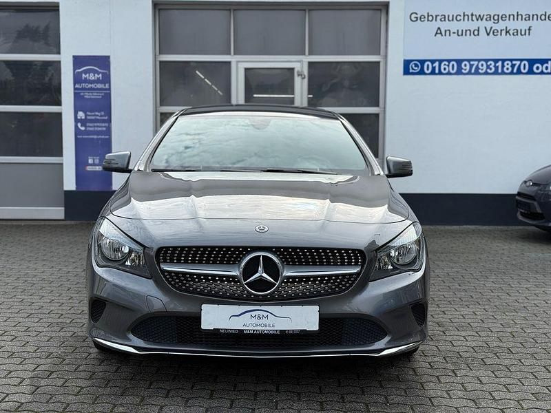 Grau Gebraucht 2019 Mercedes CLA200 Limousine | 20.990 € (Guter Preis) - Bild 1/4