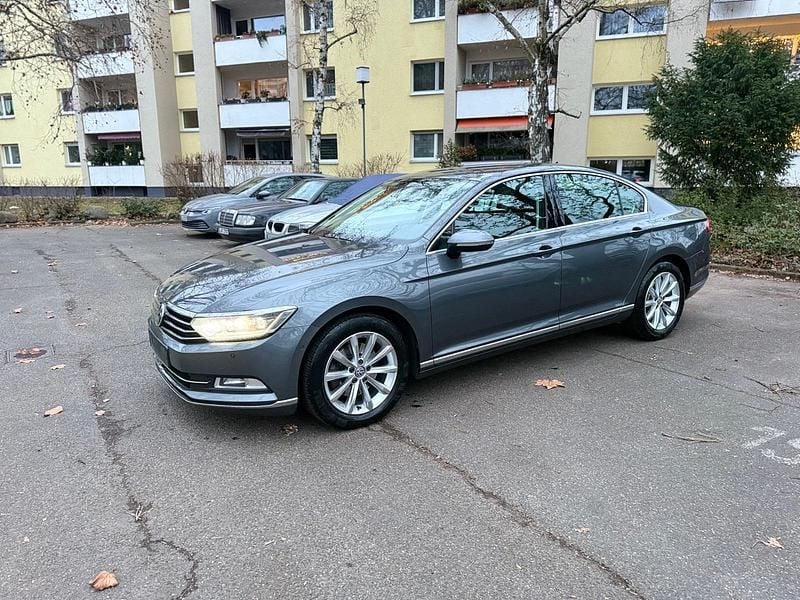 Grau Gebraucht 2016 VW Passat Limousine | 14.700 € (Superpreis) - Bild 1/4