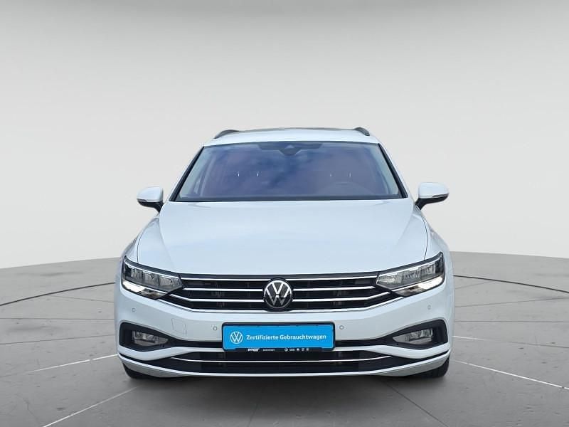 Weiß Gebraucht 2023 VW Passat Business Kombi | 27.380 € (Guter Preis) - Bild 1/4