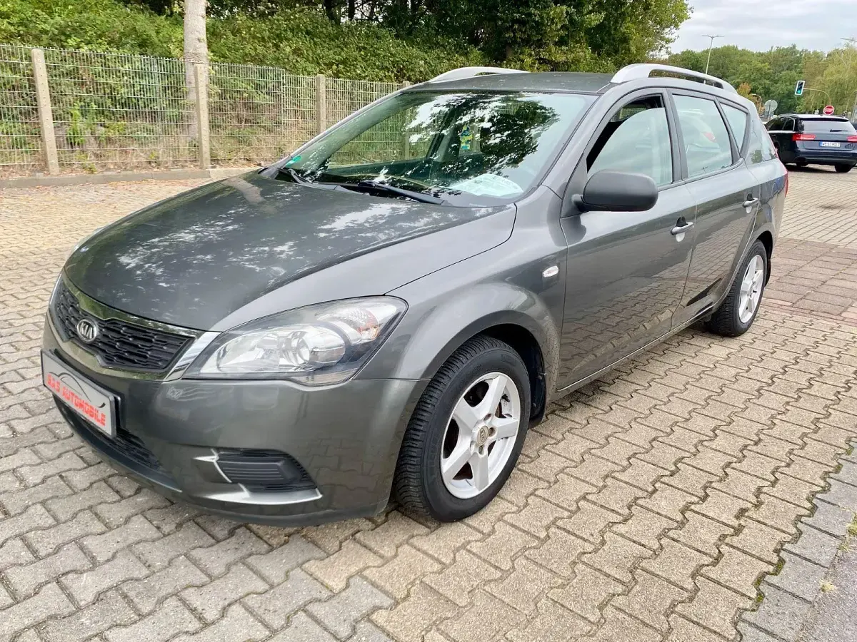 Gebraucht Kia Ceed Sportswagon 109 PS (80 kW) 2011 Silber Kombi
