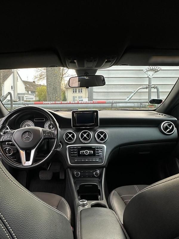 Gebraucht Mercedes 180 80 PS (58 kW) 2014 Grau Limousine