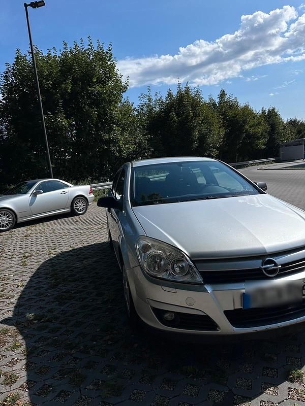 Silber Gebraucht 2007 Opel Astra Kleinwagen | 2.500 € - Bild 1/4