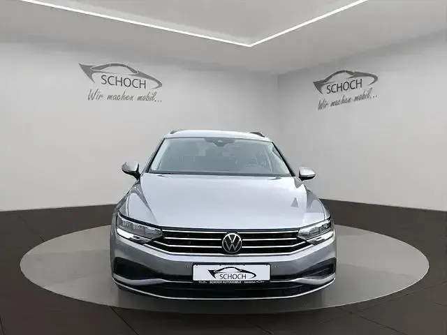 Gebraucht VW Passat 150 PS (110 kW) 2022 Silber Kombi