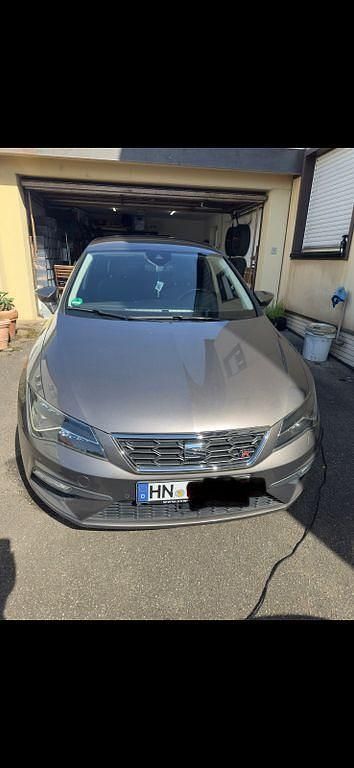 Grau Gebraucht 2017 Seat Leon FR Limousine | 14.450 € (Fairer Preis) - Bild 1/4