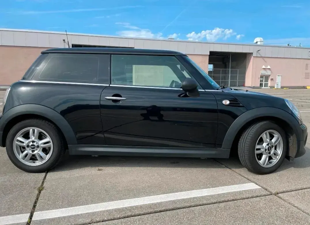 Gebraucht Mini ONE 90 PS (66 kW) 2011 Schwarz Kleinwagen