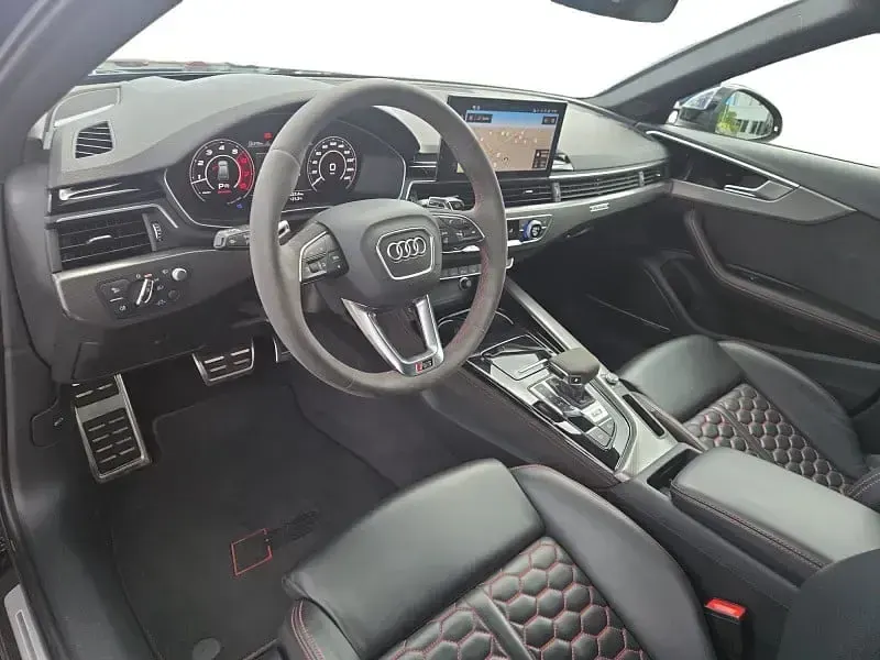 Gebraucht Audi RS4 Ambiente 450 PS (330 kW) 2023 Mythosschwarz metallic Kombi