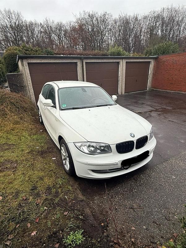 Weiß Gebraucht 2009 BMW 118 Kleinwagen | 2.950 € (Guter Preis) - Bild 1/4