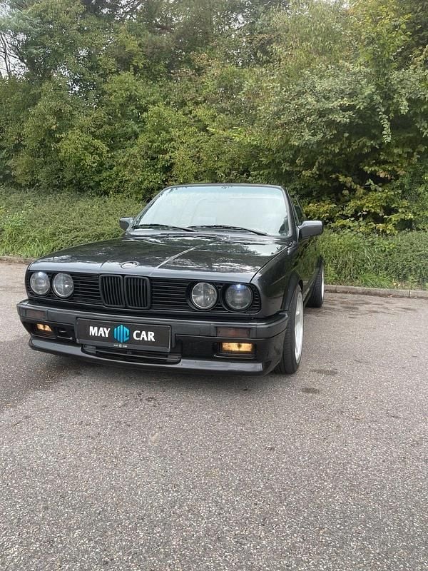 Schwarz Gebraucht 1988 BMW 325 Cabriolet Cabrio | 26.900 € - Bild 1/4