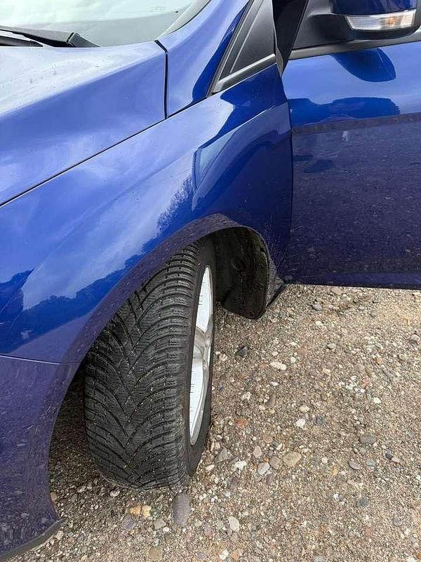 Gebraucht Ford Focus 105 PS (77 kW) 2016 Blau Kombi