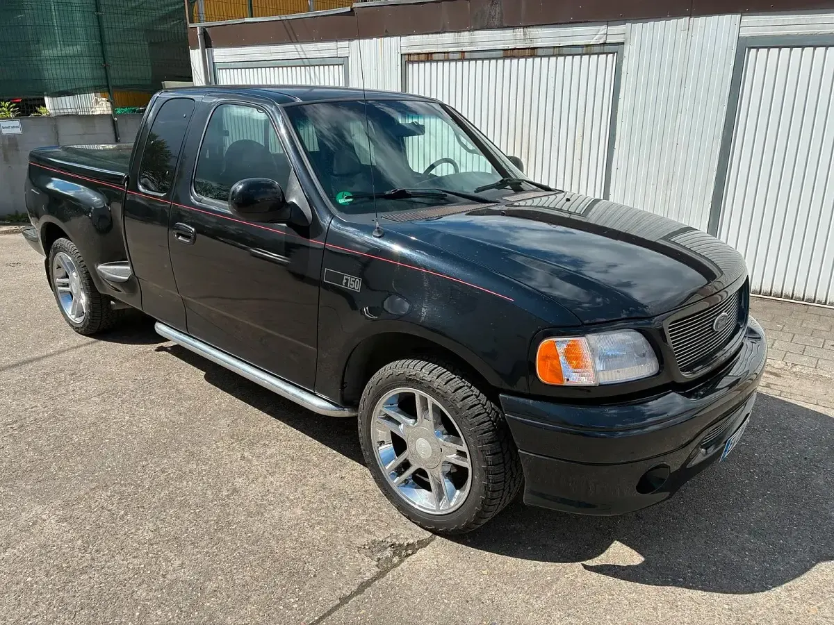 Używany Ford V8 260 KM (191 kW) 2001 Czarny Pickup