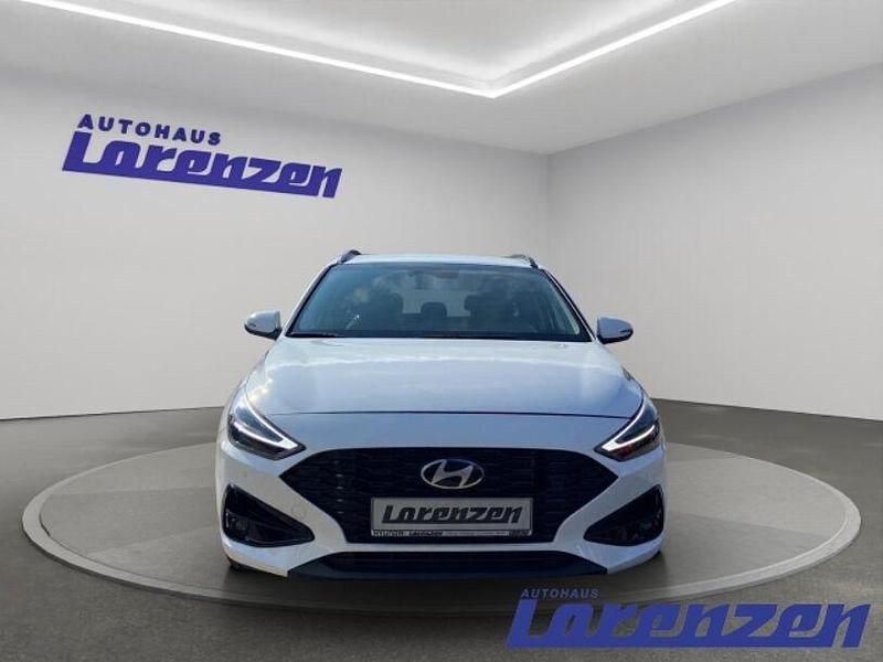 Weiss Gebraucht 2025 Hyundai i30 Advanced Kombi | 22.980 € (Guter Preis) - Bild 1/3