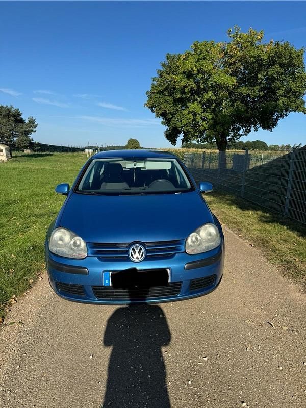 Blau Gebraucht 2004 VW Golf V Kleinwagen | 1.989 € (Superpreis) - Bild 1/4